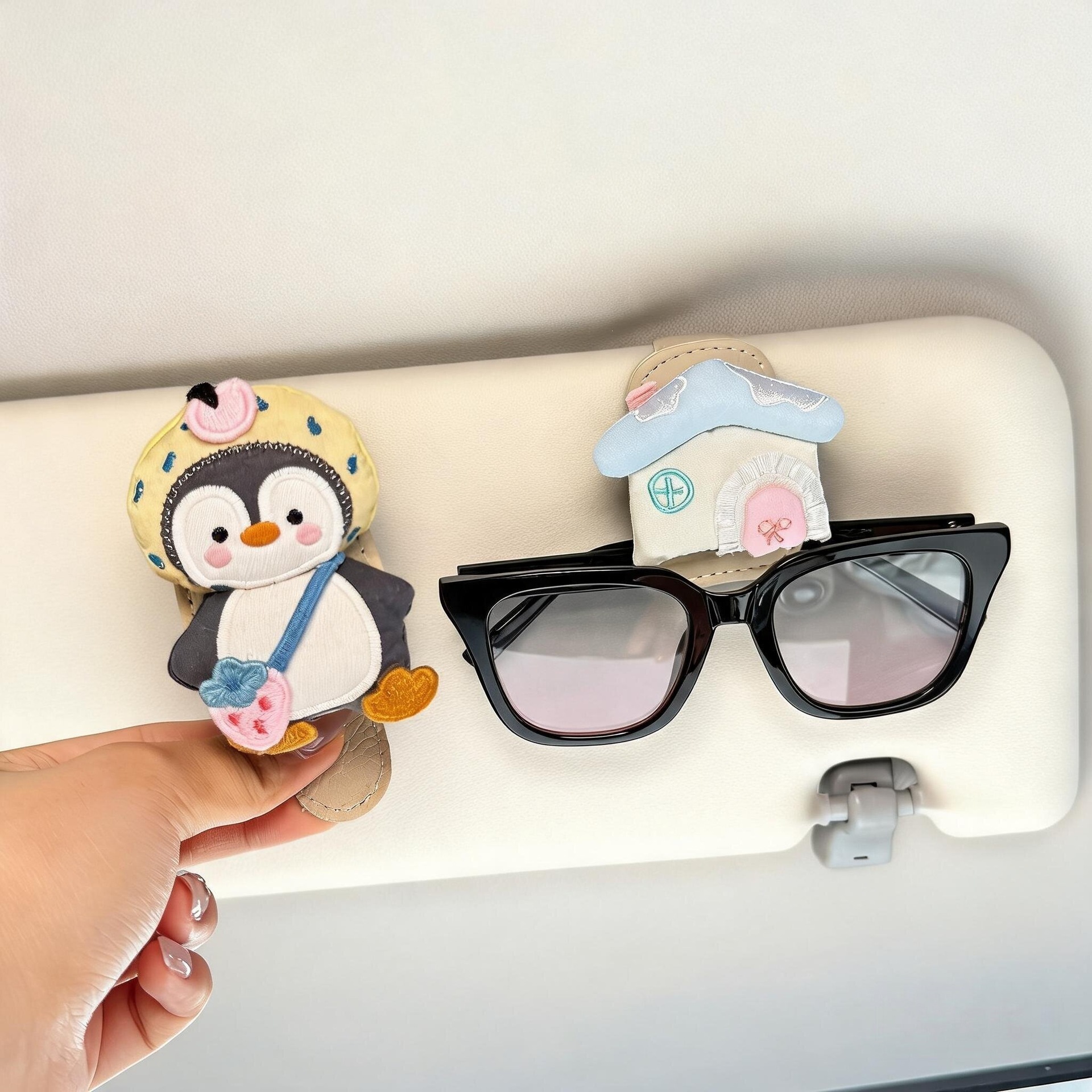2026 New Car-Mounted Glasses Clip for In-Car Use, Sunglasses Storage Clip, Sun Visor Glasses Holder, Cute Magnetic Clip for Women