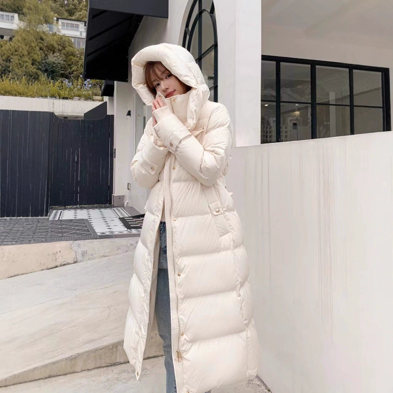 Специальное предложение: распродажа высококачественных модных утолщенных зимних пуховиков для женщин с различными стилями белого утиного пуха.