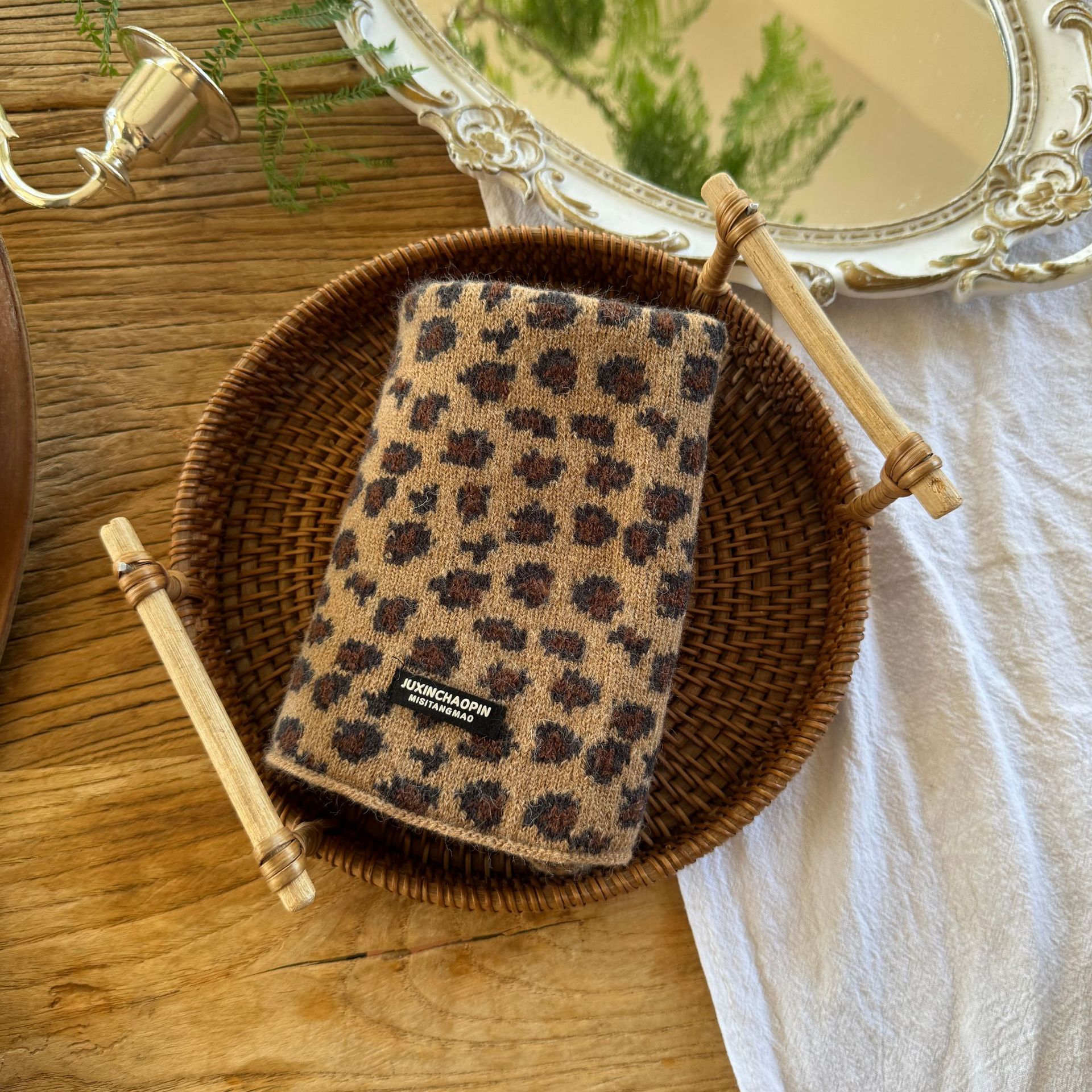 Bufandas para niños coreanos con estampado de leopardo colgando orejas de punto de invierno caliente para hombres y mujeres bebés cuello de lana caliente a prueba de viento