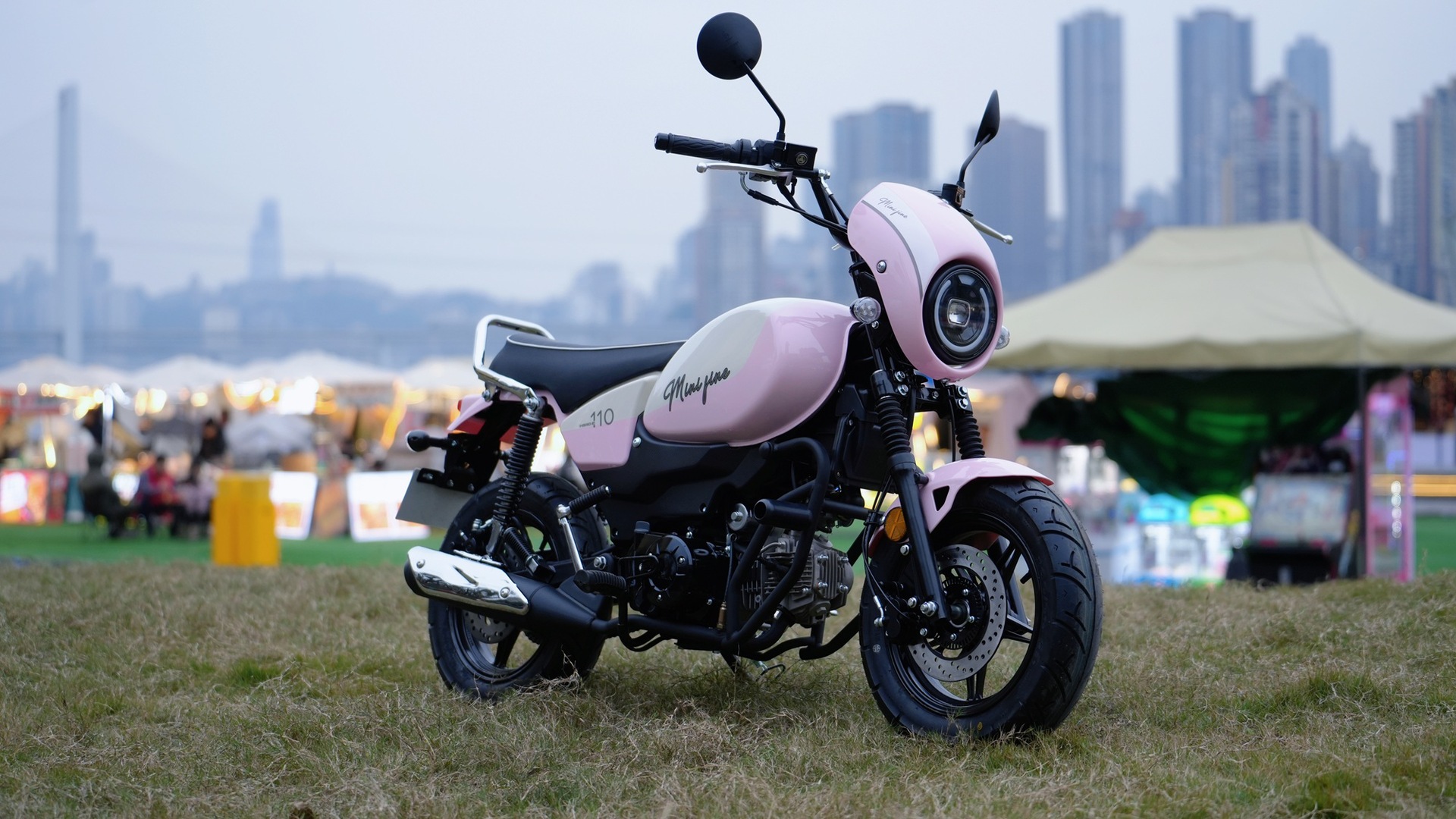 The Haochen Is Adorable, Low-Slung, with a Large Fuel Tank, Front and Rear Disc Brakes, Compact and Flexible, Perfect for Trendy Outings. Motorcycle