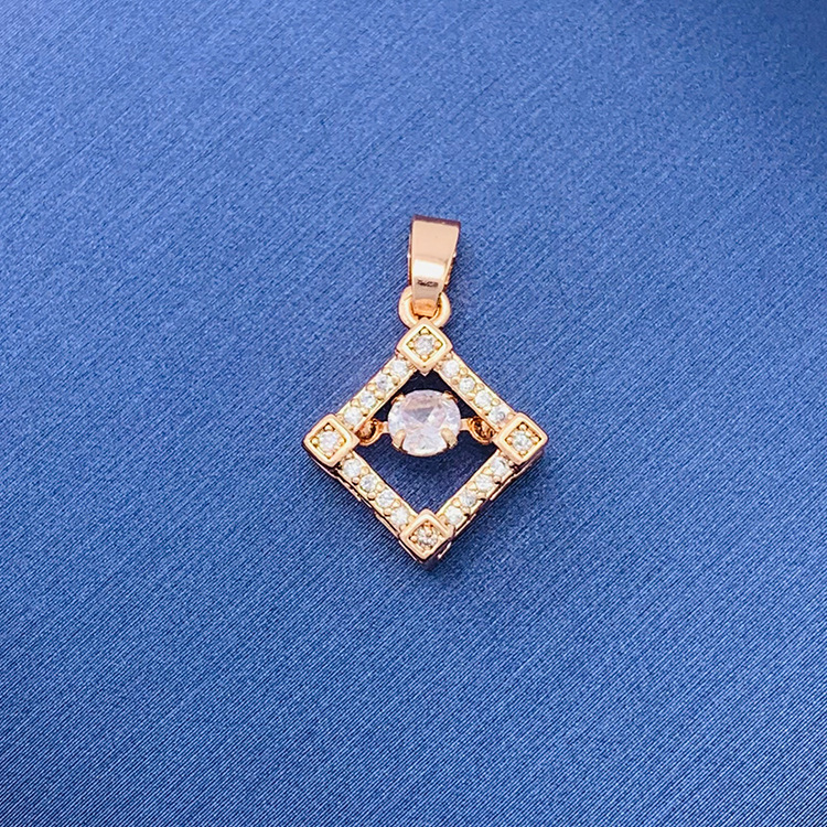 百種類のペンダントは心のままにファッションの経典を配合します。カップルの美しいペンダントは親友のアクセサリーを送ります。