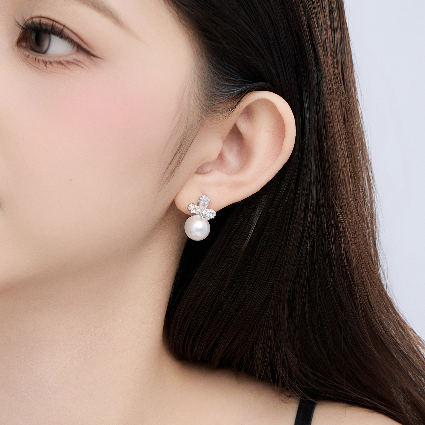 Xuping moda dulce estilo japonés y coreano imitación de perlas orejas de aleación de cobre chapado blanco ligero lujoso temperamento elegante pendientes al por mayor