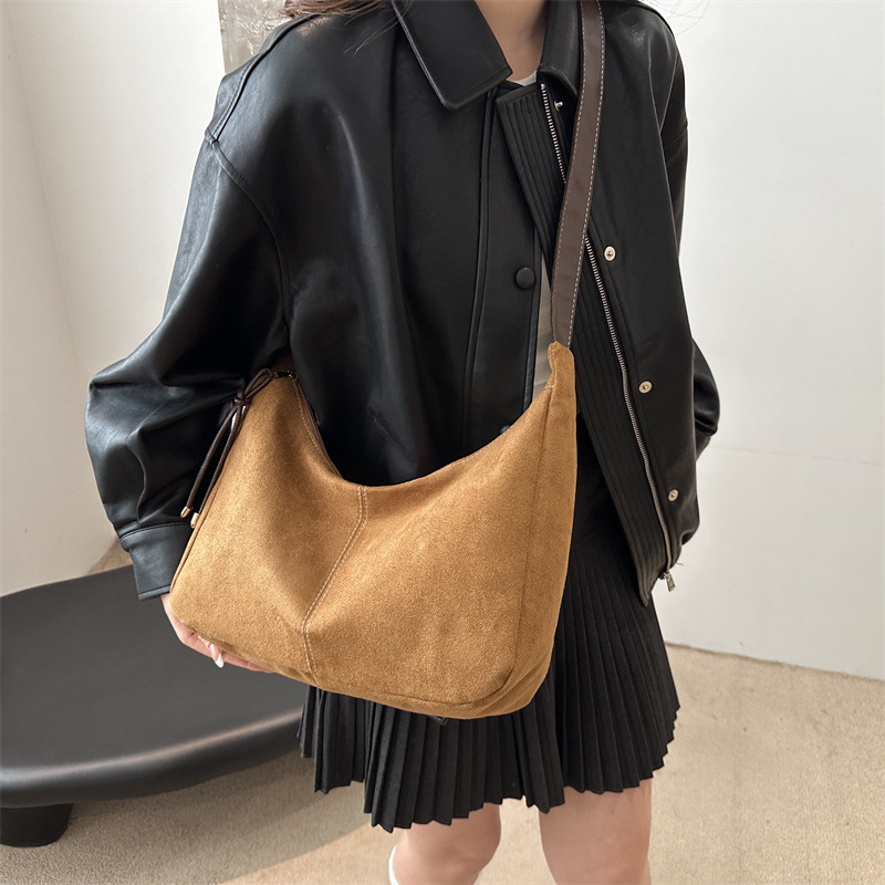 Bolsa de seda de gran capacidad otoño y invierno nuevo ocio simple bolso de mujer de viaje de trabajo de hombro único retro bolso de mochila