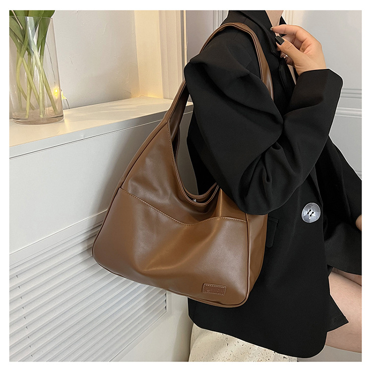 Women's Large Autumn Pu Leather Solid Color Fashion Square Zipper Tote Bag display picture 4