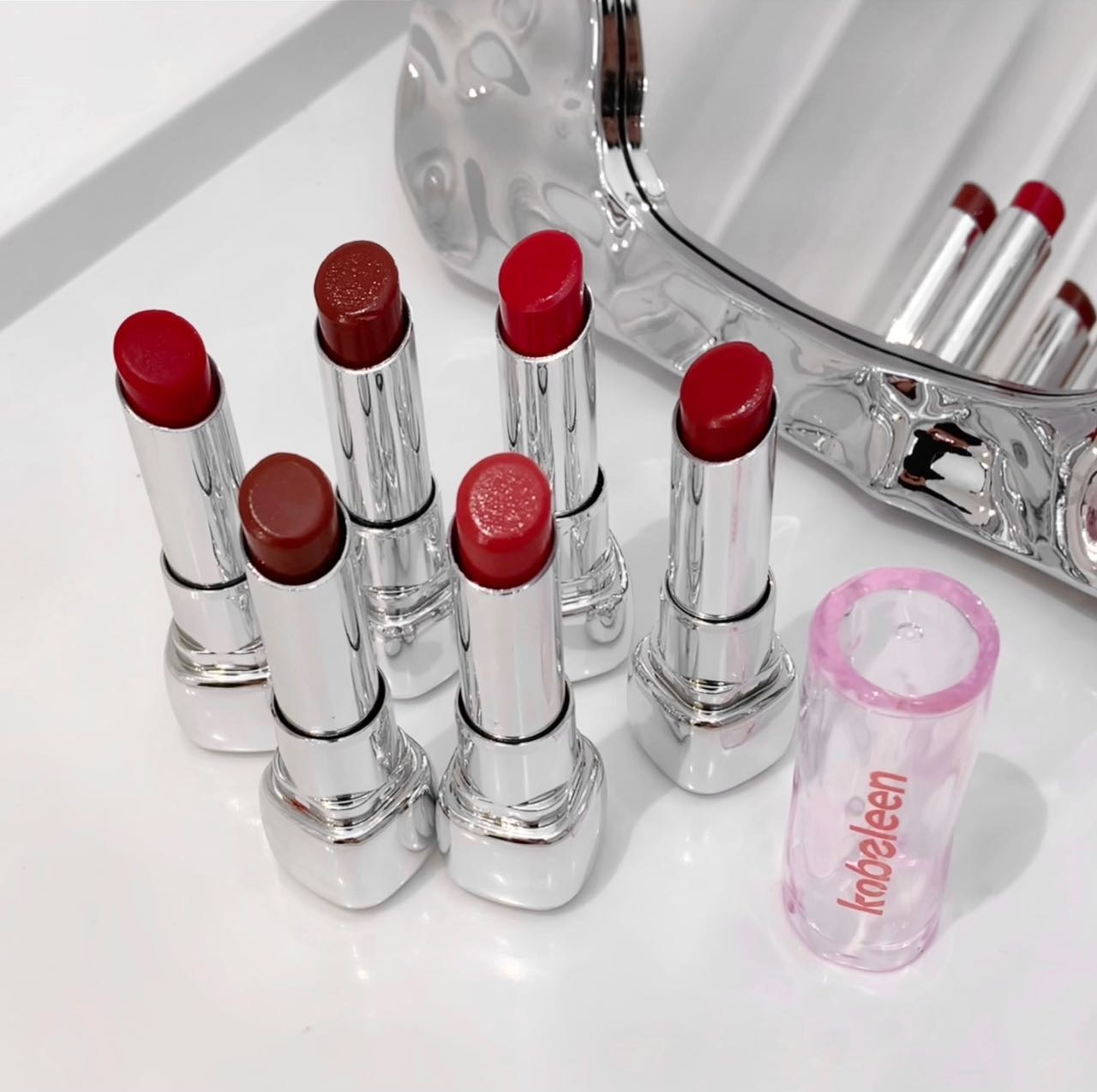 kobeleen Moisturizing Lipstick, with a water-like mirror surface that is waterproof and does not fade easily, is a nude lipstick for spring and summer, suitable for students undefined