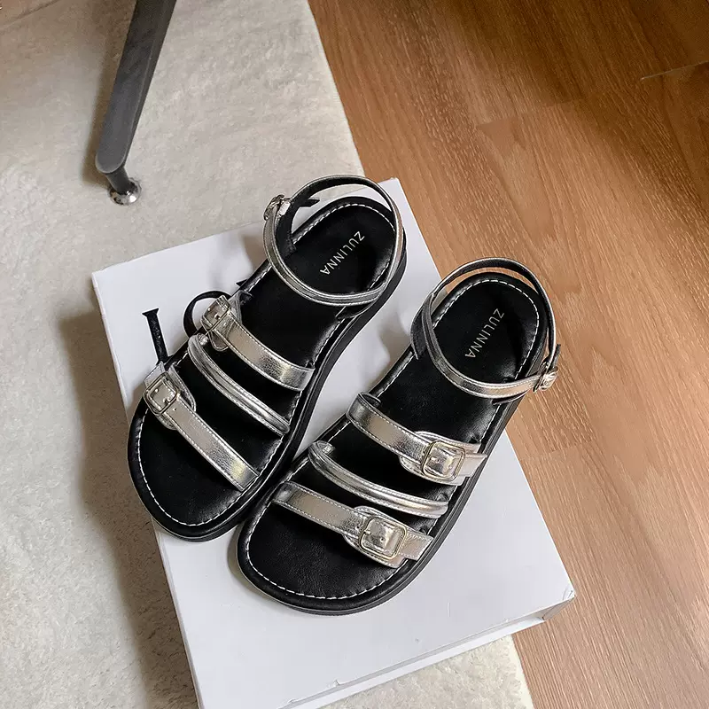 平底凉鞋女2026新款夏季外穿皮带扣一字露趾罗马鞋软底时尚沙滩鞋