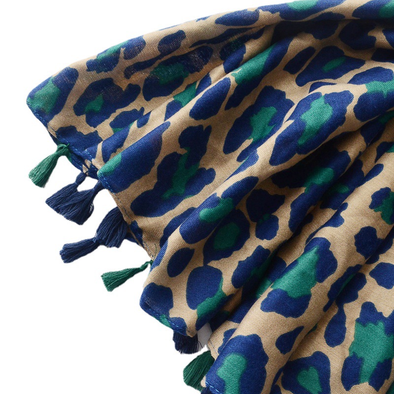 La nueva moda europea y americana leopardo bufanda verde borla protector solar chal turismo larga bufanda femenina