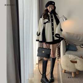 法式斗篷外套女秋季2024新款赫本风感宽松羊绒小香风短款大衣