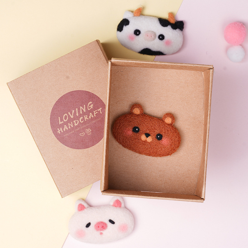 W390-L cute baby comes with hair clip + brooch + gift box (not finished product)