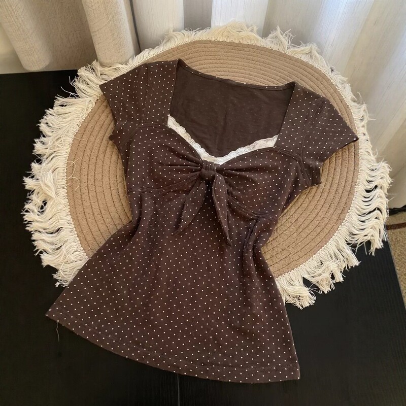 Brown polka dot bow short-sleeve T-shirt for women, new summer slim-fit top with lace collar design