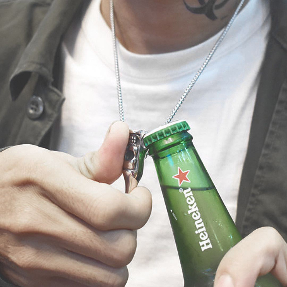 Collana con ciondolo apribottiglie a teschio in acciaio_voghion.com