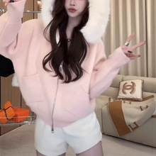 2024年秋冬新款温柔减龄时尚外穿上衣毛领连帽针织开衫外套毛衣女