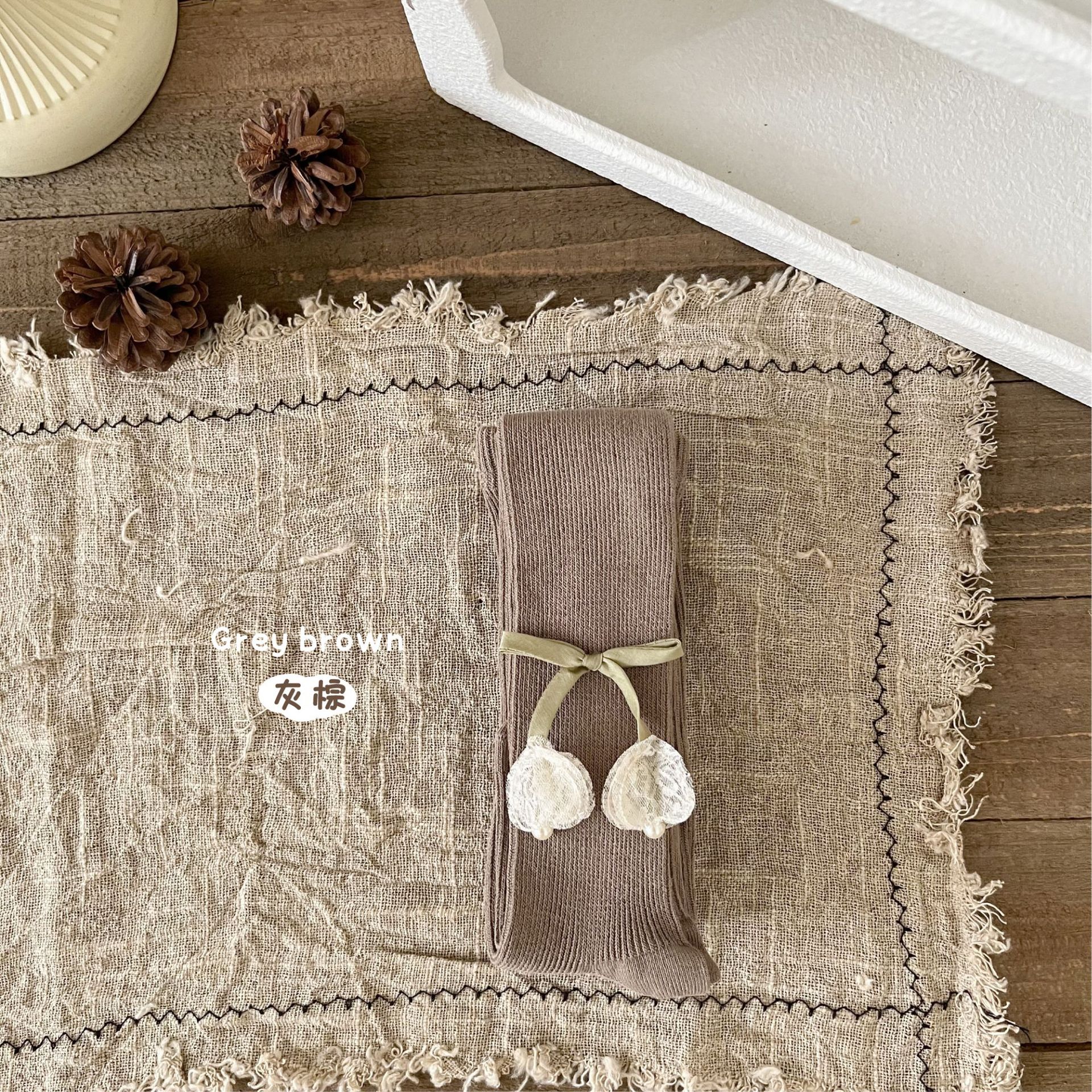 Gray brown-pearl and lace