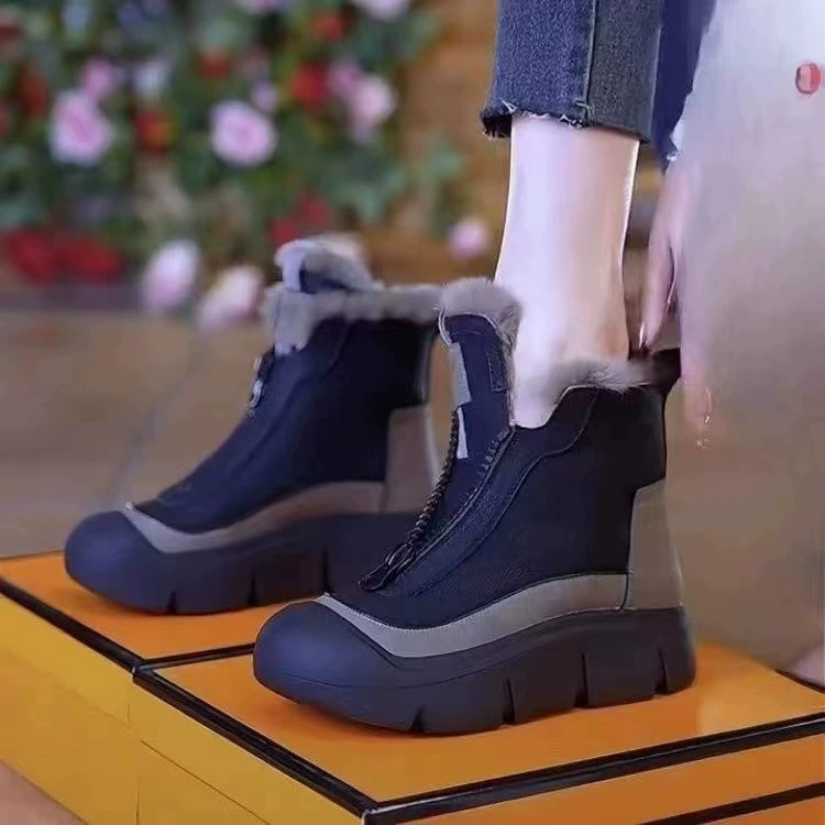 Сапоги- ботинки на щиколотке для женщин Martens, платформа демисезон, тёплая искусственная меховая подкладка, мягкая подошва, размеры 36–41