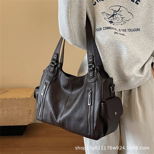 Capacious retro fashionable shoulder bag for traveling, city style
