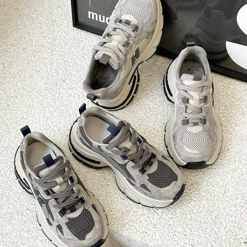 Толстая подошва маленького человека увеличивается, универсальный папа обувь 2024 новая обувь женская крыша мягкая подошва не устала спортивная обувь