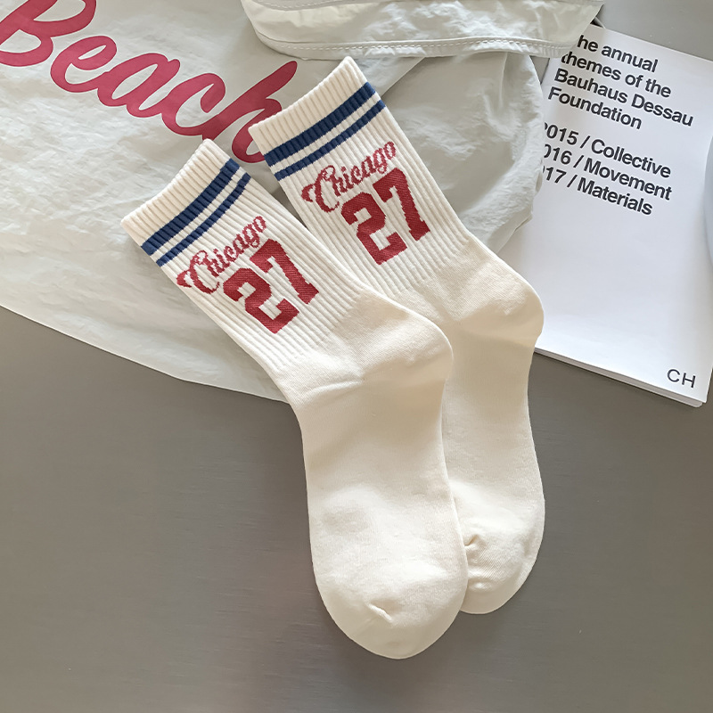 Calcetines sin hueso para mujeres de verano calcetines de moda coreana letras transpirables succión de sudor calcetines de estilo universitario al por mayor