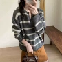 v领撞色显瘦条纹羊毛衫