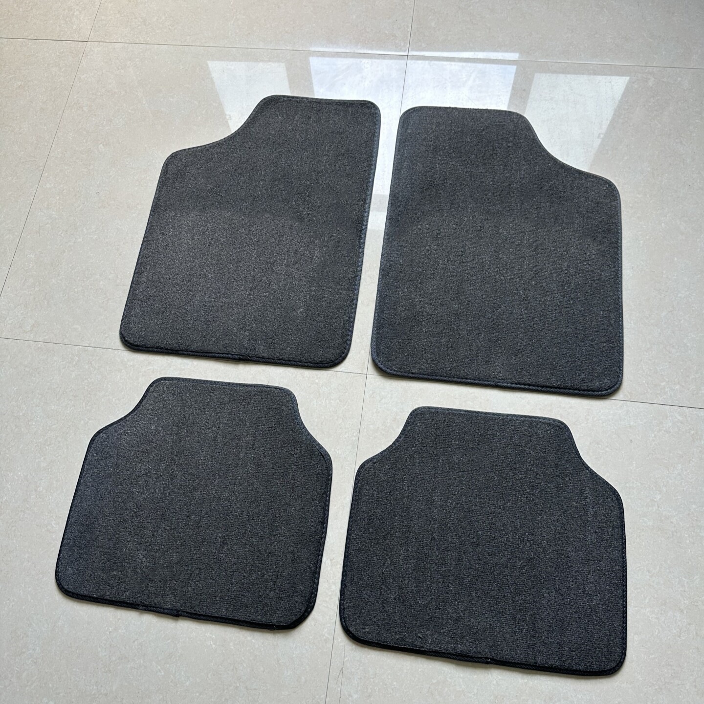 Suitable for car floor mats, suede anti-slip mats, one-piece floor mats, carpet protection mats, velvet mats, easy-to-clean waterproof mats