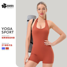 �̿��٤�����Ů��2024�¿���ص汳�Ŀ���һ����������������