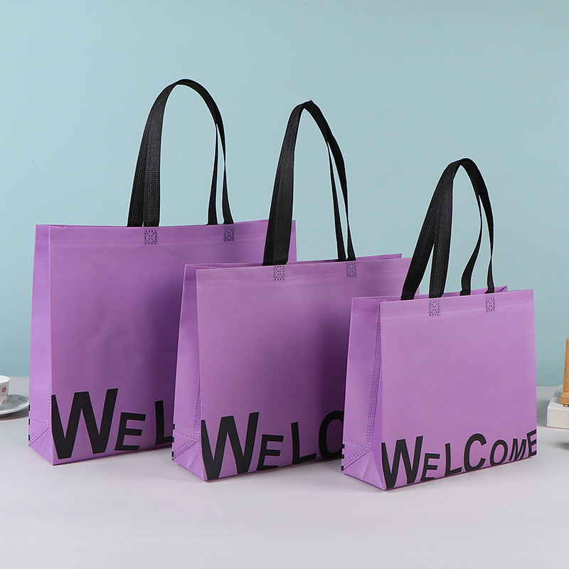 Bolsas de mano no tejidas al por mayor bolsas de embalaje estereoscópicas resistentes al desgaste bolsas de embalaje de dormitorios de estudiantes bolsas de mano en stock
