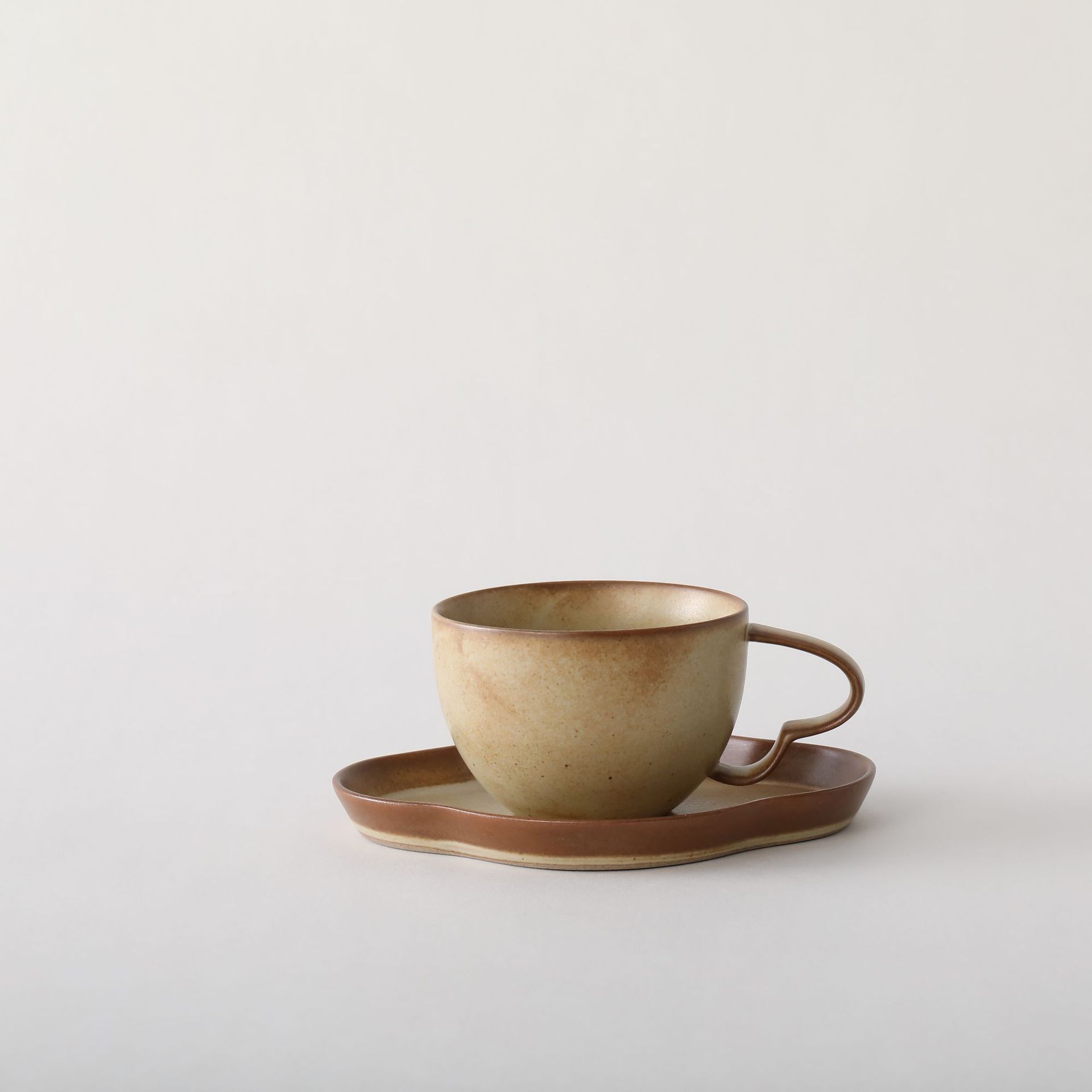 Nube japonesa retro alto nivel simple horno de cerámica de alto valor facial tazas de café tazas de platos set tazas medievales