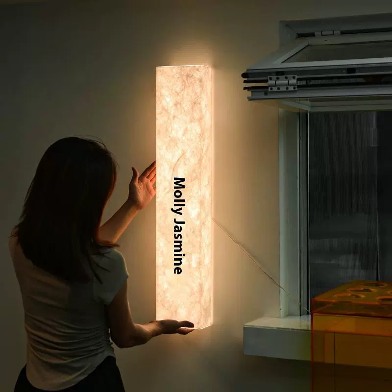 Etsy специализируется на ретро-атмосфере: настенные дверные билборды для салонов красоты с подсветкой, логотипы из световых коробов на бумаге Dupont.