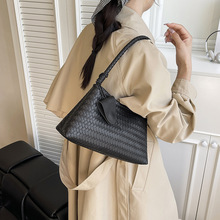 �͹ź��s������|�Еr�а���ŮС�����e���Ԇμ���¿�Ҹ�°�