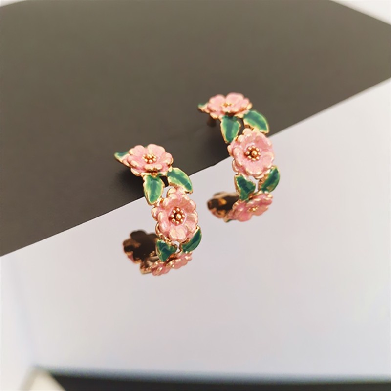 バラの花の枝春のロマンチックなフレンチドリップ釉薬の花C型イヤリング女性の新しいライト高級ハイエンドイヤリング気質|undefined