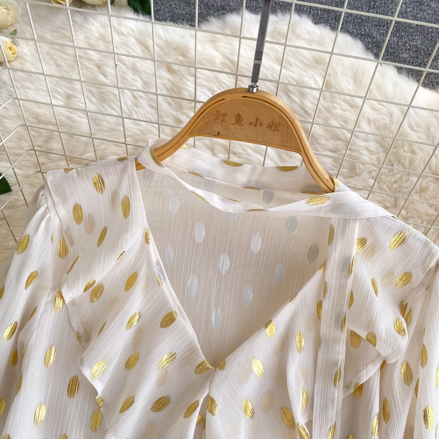 Camicia a pois stile francese con volant e fiocco manica lunga_voghion.com