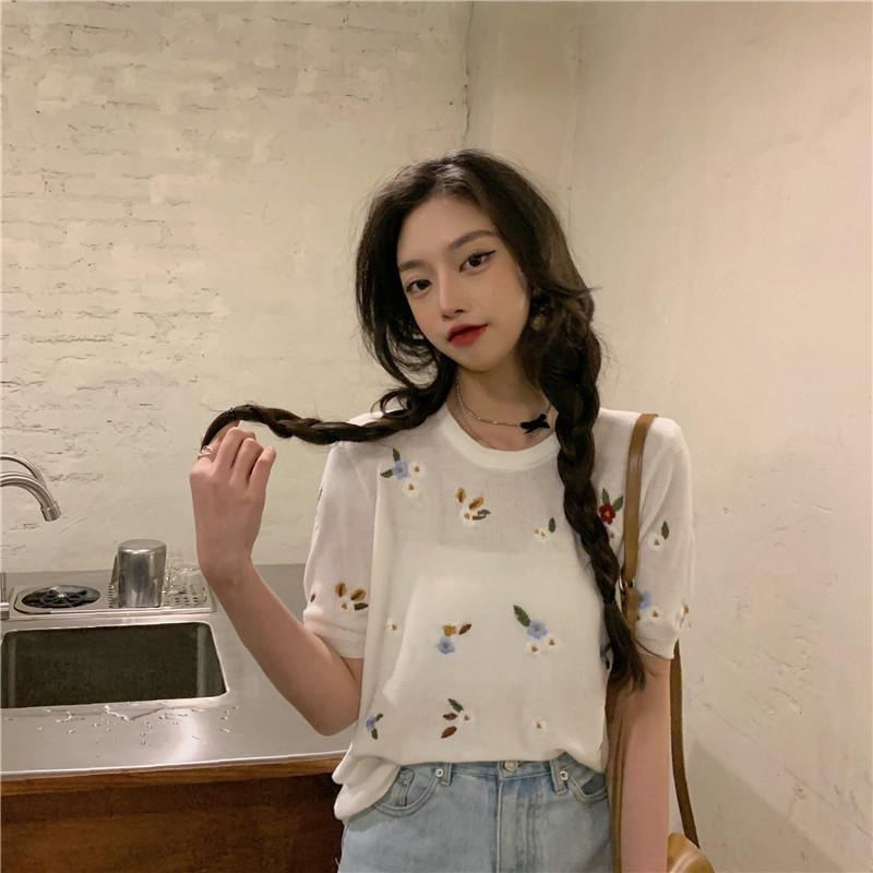 2025 New Summer Knitted Sweater T-Shirt Loose Short-Sleeved Embroidered Flower Round Neck Short Top for Women