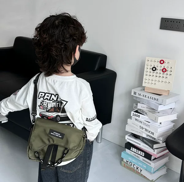 ins Korean Korean version of foreign Oxford cloth children boys handsome saddle slung mobile phone cloth bag tide wholesale