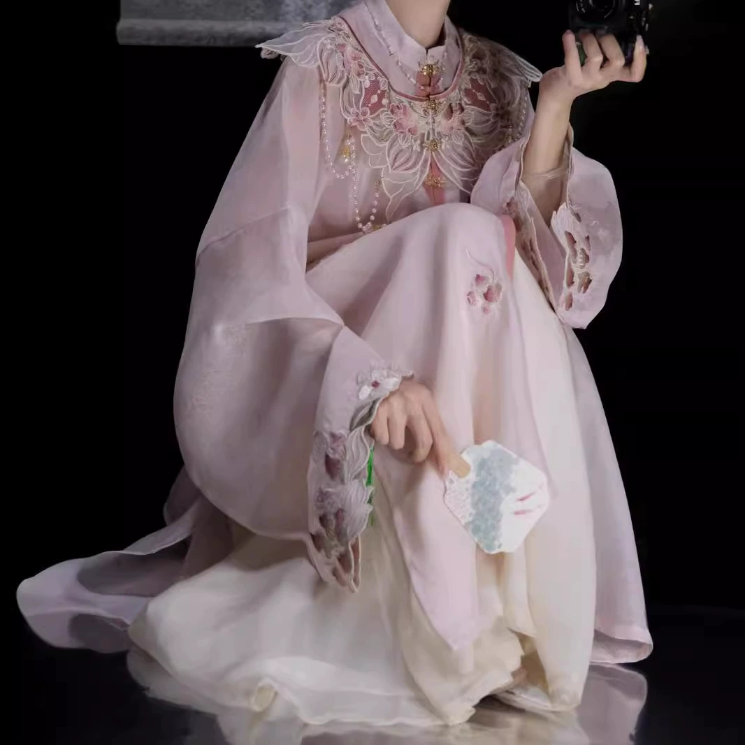 Тяжелая промышленная вышивка с воротником с большими рукавами