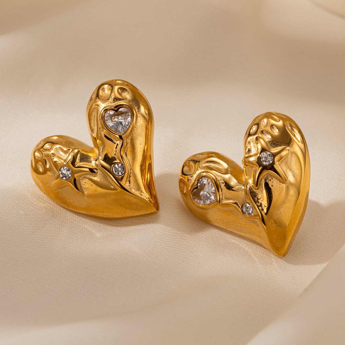 Taina Europa y los Estados Unidos pernos de acero inoxidable para mujeres no se desvanecen, pernos de zircón en forma de corazón, joyería de venta caliente transfronteriza