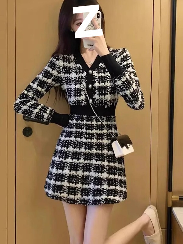 2025 French Style V Neck Knitted Dress for Women in Autumn and Winter, Slim-Fitting Elegant Bottoming Sweater Short Skirt