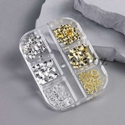 and Silver Two-Tone Heart Nail: Dırnaq bəzəkləri