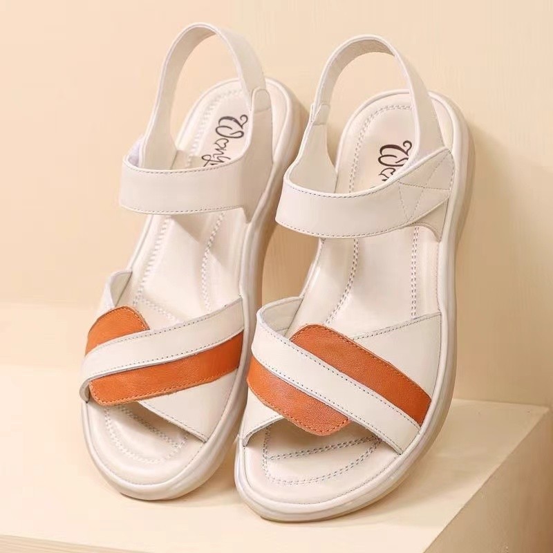 2026 sandalias de verano suaves con suela blanda zapatos de mediana edad con colores casuales velcro sandálias de playa planas