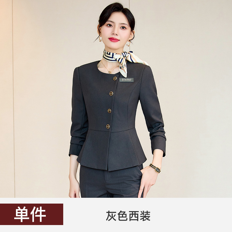 職業スーツの女性と春秋の新型ホテルのフロント作業服美容院の医美は宝石店の工服を接待します。