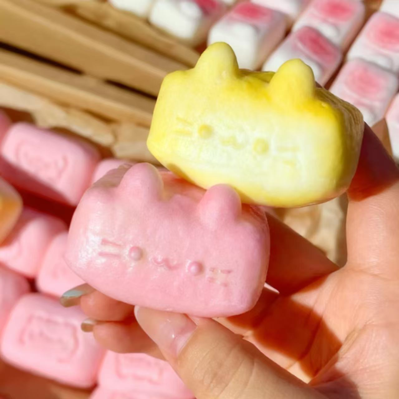 무작위 색상 토끼 느린 리바운드