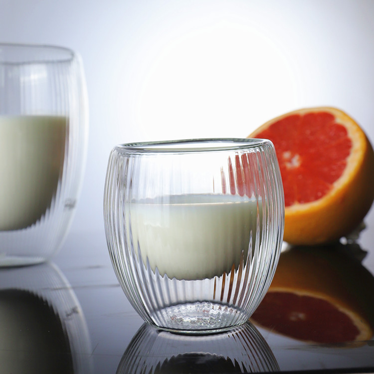 El hogar aislado de doble capa patrón vertical de vidrio bebida fría leche jugo taza de café creativo de doble capa de vidrio transparente taza de agua