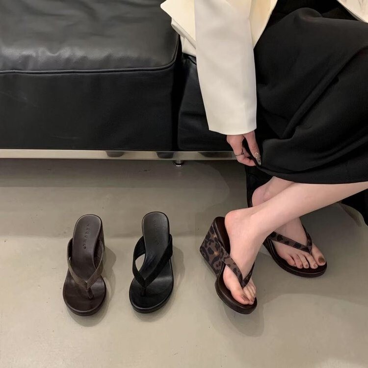 小个子增高豹纹夹脚人字拖女夏外穿厚底坡跟高跟鞋粗跟罗马凉鞋|undefined
