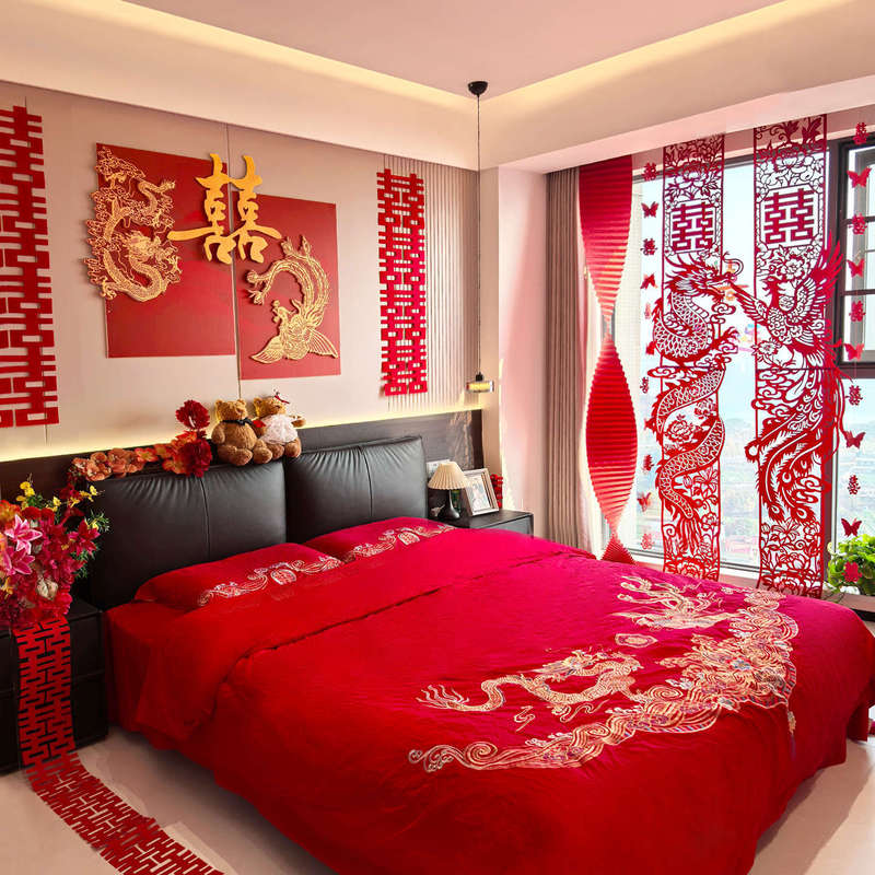 Popular Wedding Decoration Set from Xiaohongshu: Festive Dragon and Phoenix Hanging Decorations for the Bride and Groom's Bedroom and Living Room