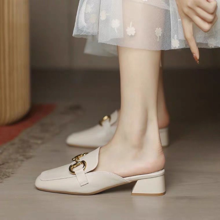 Talón grueso y medio zapatillas de verano 2024 nuevo estilo de moda de talón cuadrado Mueller zapatillas de mujer al aire libre zapatillas de mujer