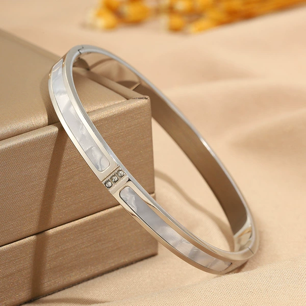 Silver shell inlaid bracelet