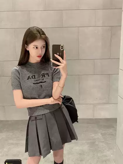 Spring and Summer New P Knitted Short-sleeved Elegant Socialite Slim-fit Letter Logo Light Luxury Round Neck Slim-fit Short Top