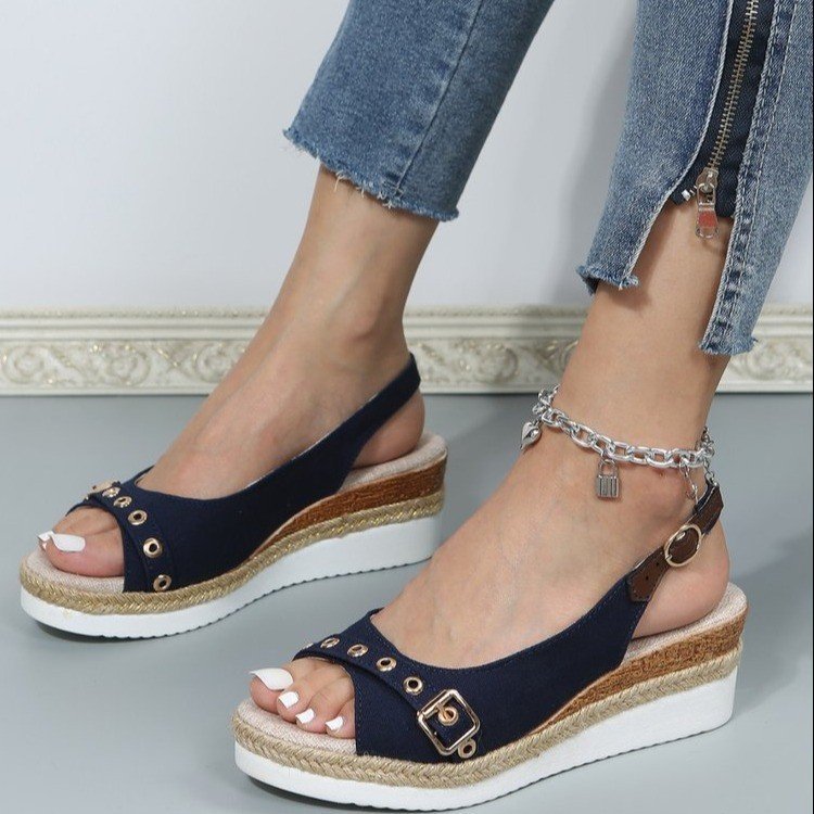 2024 Summer European And American Style One-Strap Rivet Platform Straw Thick-Soled Wedge Beach Sandals For Women_vogvips.com