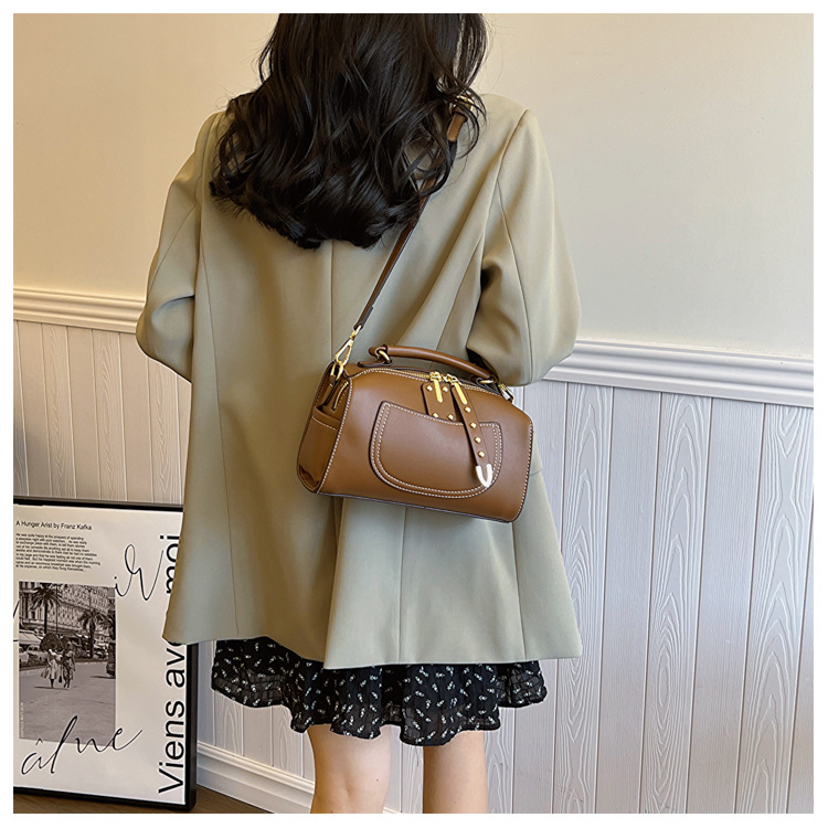 This year's popular handbag for women in 2024, new high-end color contrast single shoulder crossbody bag, stylish and_voghion.com