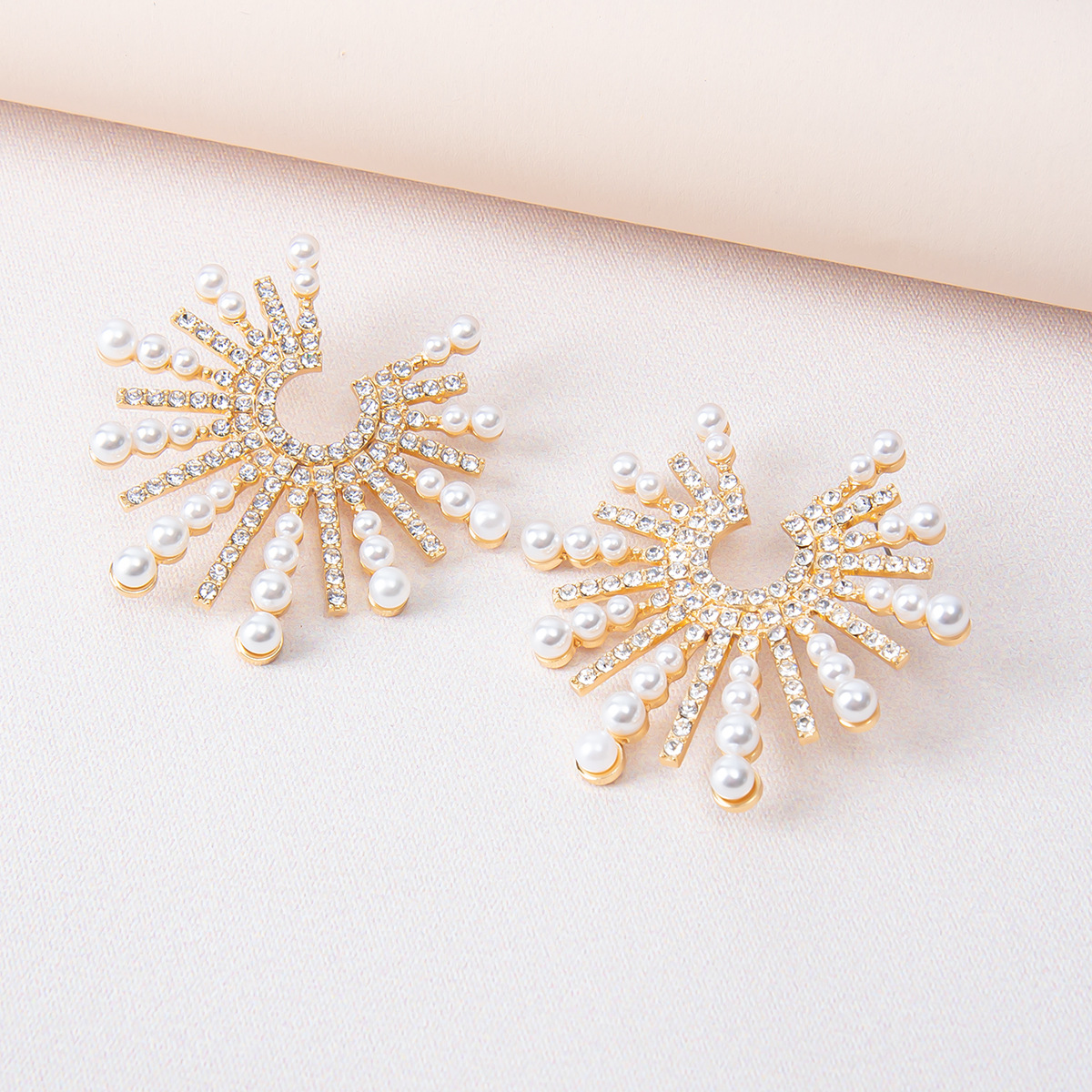 color diamond pearl creative C-shaped sunflower earrings ear jewelry