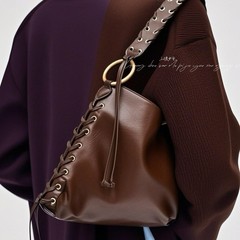西班牙女包2025春季新品托特包金属扣眼饰加长版单肩包女休闲百搭