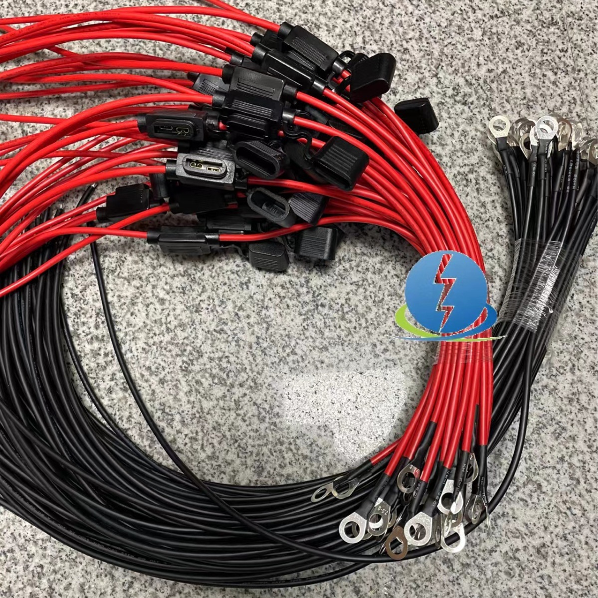 XHX001中12号线28CM +25CM（接一个8MMO型搭铁）加送黑色线保险盒